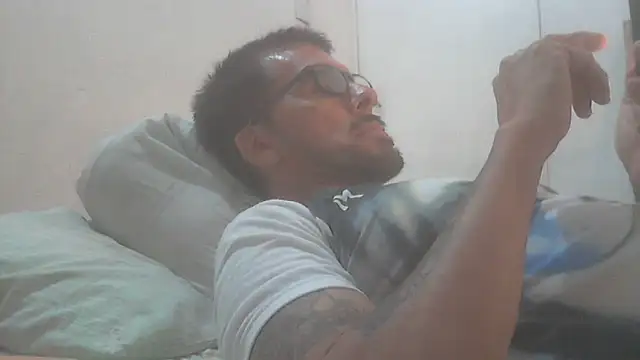 Snapshot of el_principe_hot chatting on December 1, 4:57 am el principe hot online show from December 1, 4:57 am