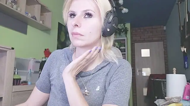 Snapshot of karmija chatting on November 24, 9:48 pm karmija online show from November 24, 9:48 pm