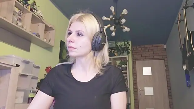 karmija online show from April 3, 9:54 pm