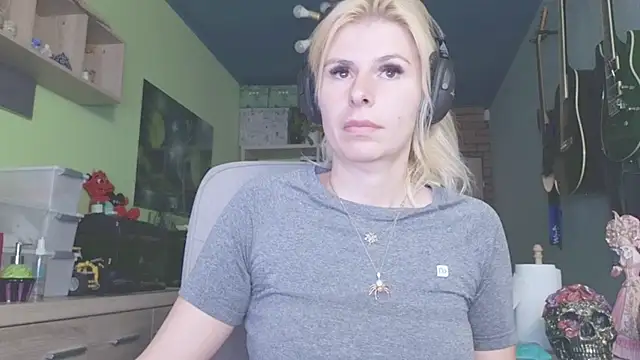 Snapshot of karmija chatting on November 9, 9:52 pm karmija online show from November 9, 9:52 pm