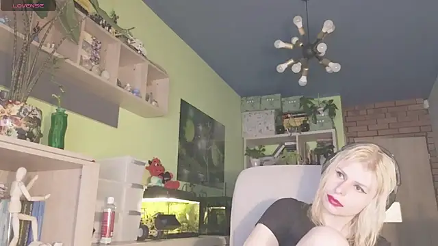 Snapshot of karmija chatting on March 13, 1:50 pm karmija online show from March 13, 1:50 pm