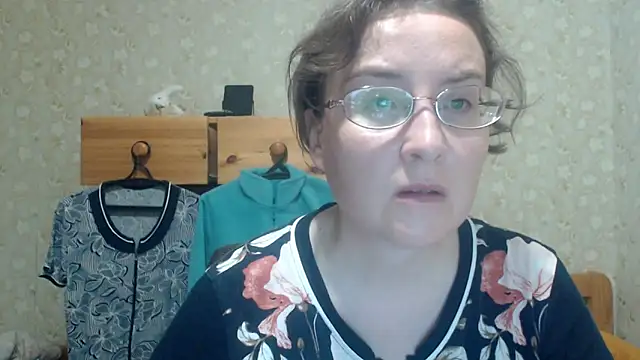 Snapshot of Smart_Rose chatting on June 2, 7:58 pm Smart Rose online show from June 2, 7:58 pm