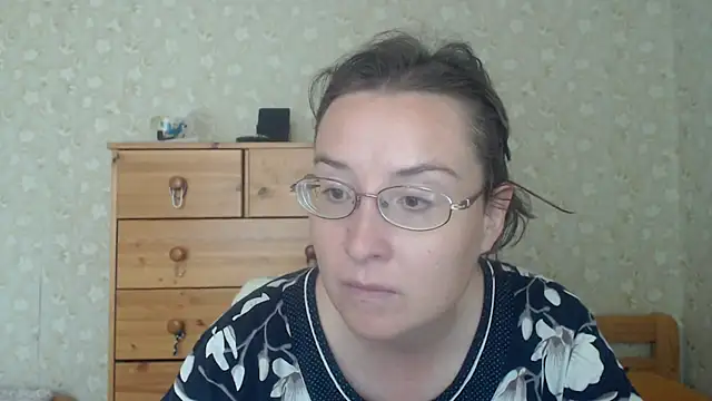 Snapshot of Smart_Rose chatting on June 30, 8:03 am Smart Rose online show from June 30, 8:03 am