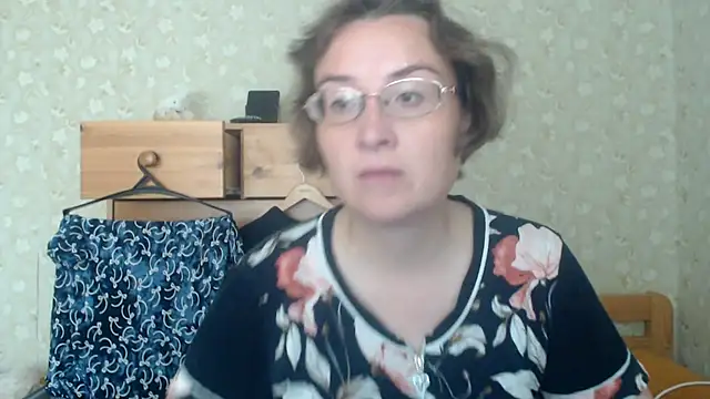 Snapshot of Smart_Rose chatting on June 21, 4:51 am Smart Rose online show from June 21, 4:51 am