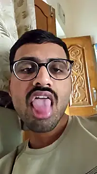 Snapshot of krishna8035 chatting on December 11, 9:19 am krishna8035 online show from December 11, 9:19 am