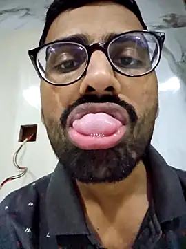 Snapshot of krishna8035 chatting on February 23, 4:39 am krishna8035 online show from February 23, 4:39 am