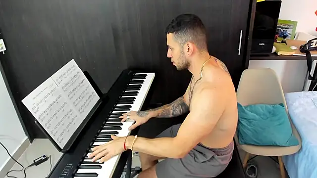 logan smith online show from December 18, 12:42 pm