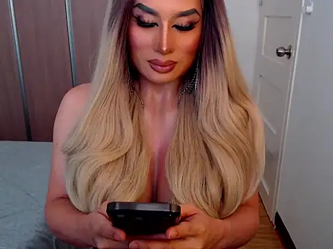 Snapshot of yourmistressofevil69 chatting on July 13, 4:12 am yourmistressofevil69 online show from July 13, 4:12 am