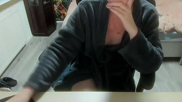 minoesje37 online show from February 5, 8:59 pm