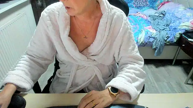 minoesje37 online show from October 7, 7:37 pm