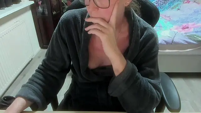 minoesje37 online show from March 2, 8:38 pm