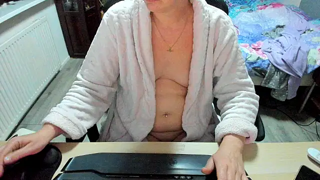 minoesje37 online show from March 6, 8:37 pm