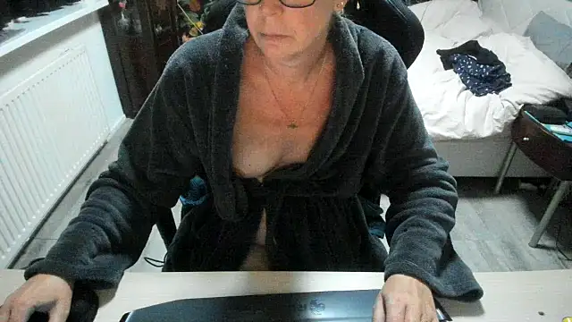 minoesje37 online show from September 23, 7:32 pm