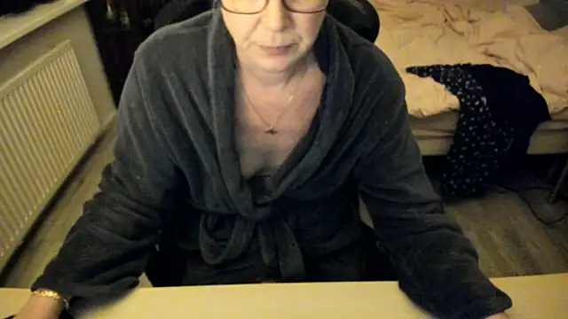 minoesje37 online show from February 11, 8:42 pm