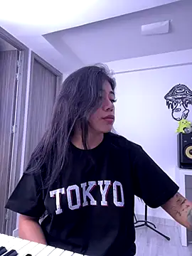 Snapshot of aimi_art1 chatting on October 8, 10:21 pm aimi art1 online show from October 8, 10:21 pm
