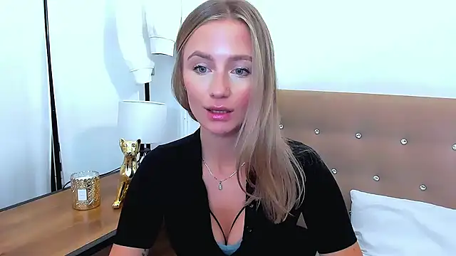 Snapshot of LenaCUTE chatting on October 7, 7:31 am LenaCUTE online show from October 7, 7:31 am