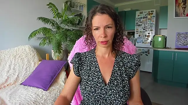 Snapshot of ChristinaGlory chatting on July 15, 9:49 am ChristinaGlory online show from July 15, 9:49 am