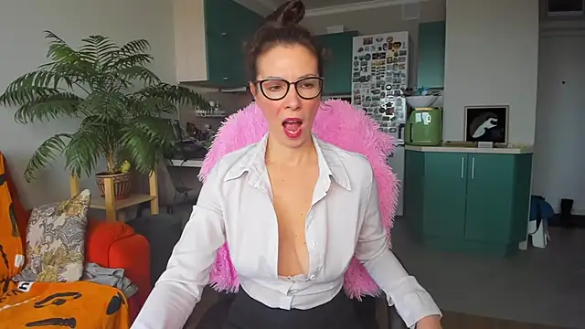 Snapshot of ChristinaGlory chatting on March 10, 11:55 am ChristinaGlory online show from March 10, 11:55 am