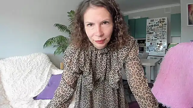 Snapshot of ChristinaGlory chatting on June 19, 7:03 am ChristinaGlory online show from June 19, 7:03 am