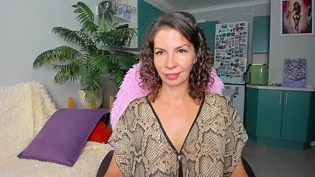 Snapshot of ChristinaGlory chatting on July 8, 2:29 pm ChristinaGlory online show from July 8, 2:29 pm