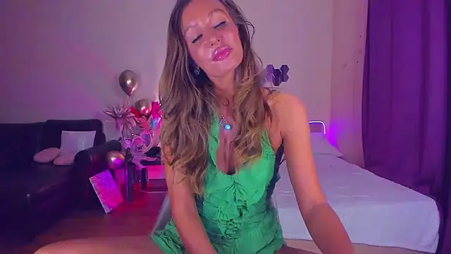 EmmaAbramson online show from December 13, 8:04 pm