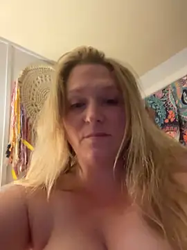 AlisonWonderland online show from June 3, 12:55 am