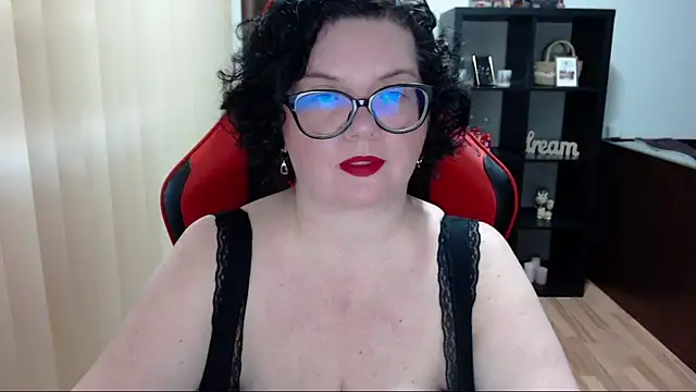 MissTroublle online show from March 7, 9:40 am