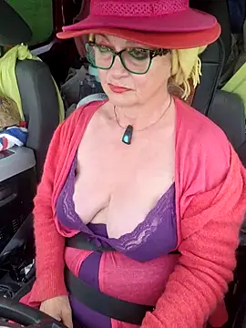 MucMilf59 online show from April 11, 7:05 am