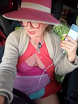 Snapshot of MucMilf59 chatting on June 6, 8:14 pm MucMilf59 online show from June 6, 8:14 pm