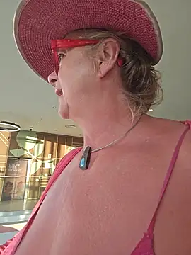 Snapshot of MucMilf59 chatting on July 13, 7:24 pm MucMilf59 online show from July 13, 7:24 pm