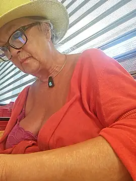 Snapshot of MucMilf59 chatting on June 30, 11:21 am MucMilf59 online show from June 30, 11:21 am