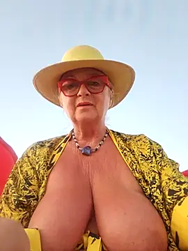Snapshot of MucMilf59 chatting on July 17, 7:55 pm MucMilf59 online show from July 17, 7:55 pm