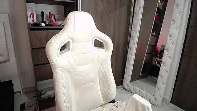 Snapshot of infinitysex1 chatting on March 4, 1:12 am infinitysex1 online show from March 4, 1:12 am