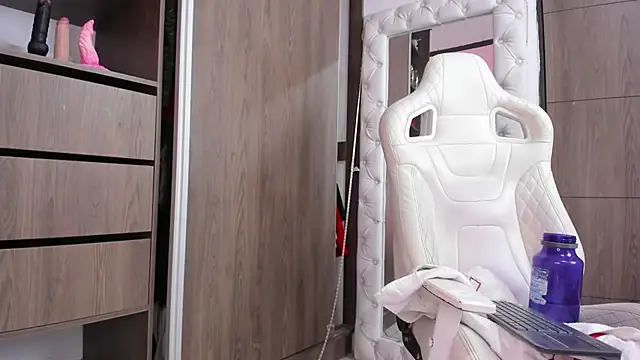 Snapshot of infinitysex1 chatting on January 10, 4:20 pm infinitysex1 online show from January 10, 4:20 pm