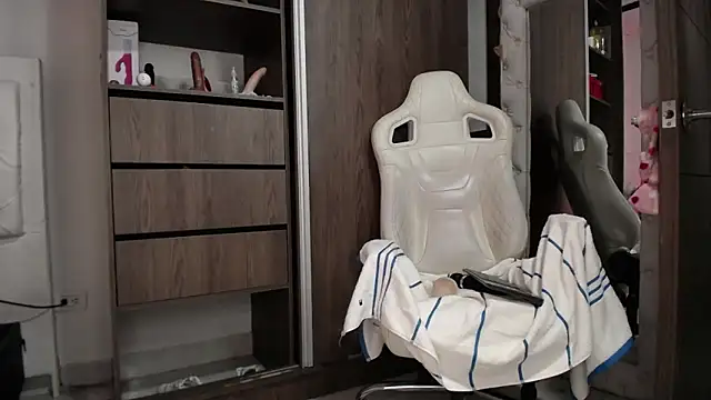 Snapshot of infinitysex1 chatting on February 22, 1:00 am infinitysex1 online show from February 22, 1:00 am