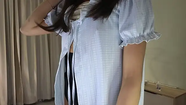 JuliaBeng online show from March 7, 5:49 pm