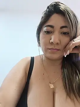 Snapshot of kendra_fire chatting on May 13, 2:13 pm kendra fire online show from May 13, 2:13 pm