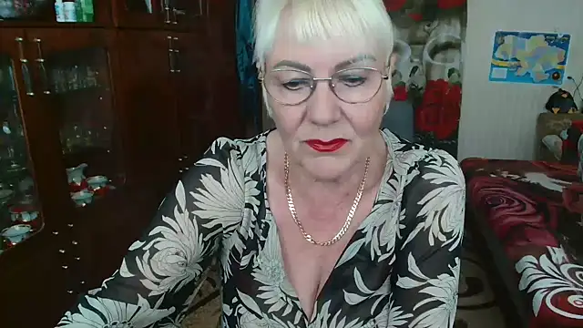 JenaCheim online show from May 5, 5:32 am