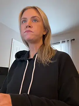 Snapshot of Kay_Cakes chatting on February 24, 8:42 pm Kay Cakes online show from February 24, 8:42 pm