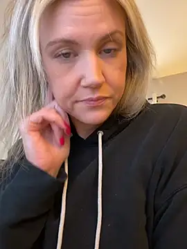 Snapshot of Kay_Cakes chatting on February 25, 4:07 pm Kay Cakes online show from February 25, 4:07 pm