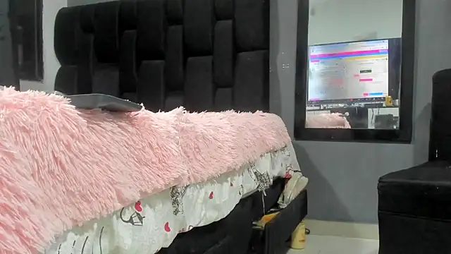 Snapshot of SandraGoldstein chatting on November 15, 11:09 pm SandraGoldstein online show from November 15, 11:09 pm