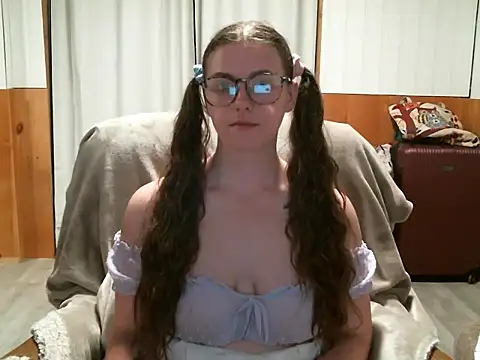 Snapshot of katie_kitten38 chatting on June 26, 1:17 pm katie kitten38 online show from June 26, 1:17 pm