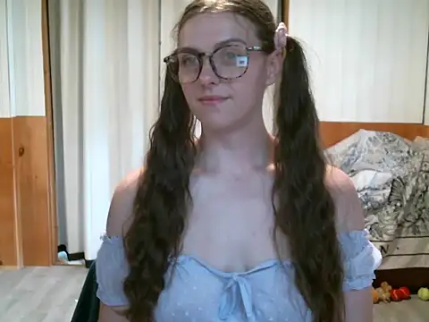 Snapshot of katie_kitten38 chatting on June 18, 4:56 pm katie kitten38 online show from June 18, 4:56 pm
