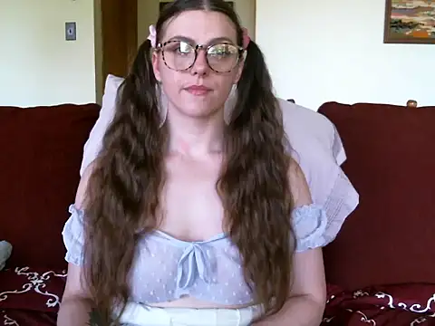 Snapshot of katie_kitten38 chatting on June 9, 5:03 pm katie kitten38 online show from June 9, 5:03 pm