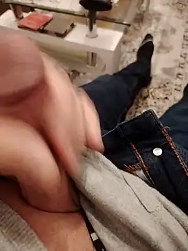 Snapshot of Gazda12 chatting on December 15, 4:07 am Gazda12 online show from December 15, 4:07 am