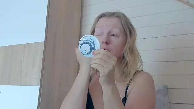 I AM MILF online show from June 18, 7:07 am