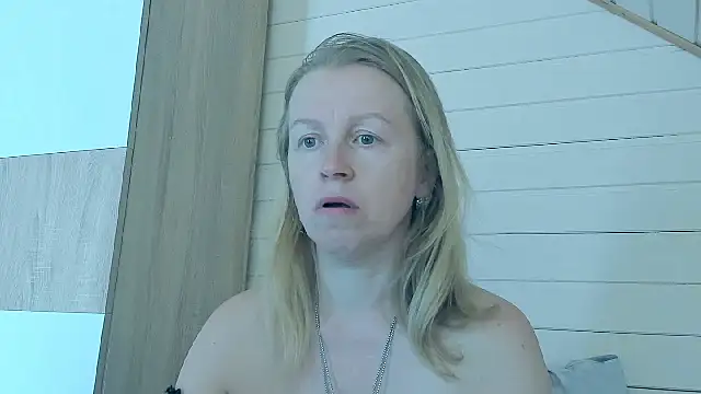 I AM MILF online show from July 29, 6:45 am