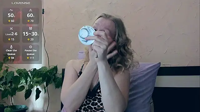 I AM MILF online show from March 3, 8:10 am