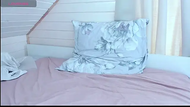 I AM MILF online show from February 7, 11:01 am