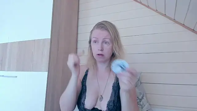 I AM MILF online show from July 1, 6:36 am